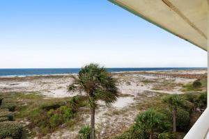 Waterfront Gulf condo with beach access shared pool