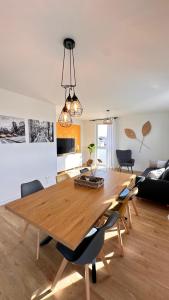 AMAO-Sepia - Spacious Family Apartment - 6 Guests - Parking