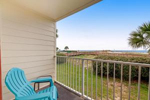 Beachfront condo with balcony shared pool