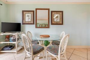 Beachfront condo with balcony shared pool