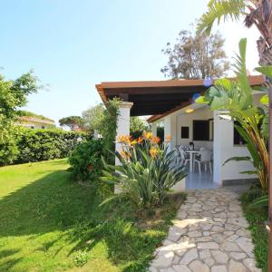 Villa Caterina a pochi passi dalla spiaggia con 3 Camere e Giardino Privato