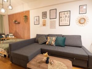 7minute walk from Ebisu Station ,1R , 3 min to Shibuya and 8 min to Shinjuku by train from the nearest station