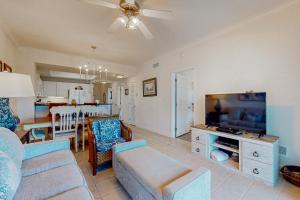 Bright & breezy condo with Gulf view pools & beach access