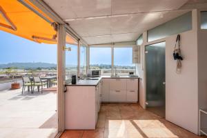 Three bedrooms with rooftop terrace in JLP