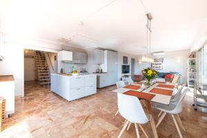 Three bedrooms with rooftop terrace in JLP