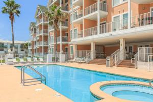 Second Floor Condo w Shared Pool & Hot Tub WiFi Central AC and Washer Dryer