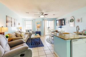 Second Floor Condo w Shared Pool & Hot Tub WiFi Central AC and Washer Dryer