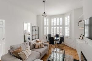 Generous 2-bed Apartment near Queens Park