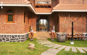 Privy Stays- Story By The River Villa, Karjat