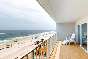 Sunny Beachfront Condo w Free WiFi Furnished Balcony Shared Pool
