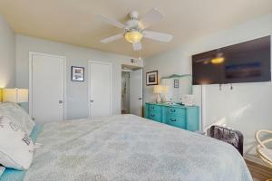 Beachview condo with community pools grills and internet