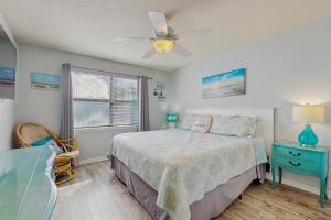 Beachview condo with community pools grills and internet