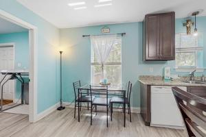 Island Home With Spacious Deck Lower Patio Free WiFi & Beach Access Nearby