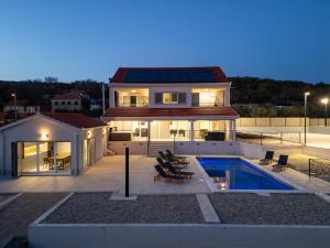 Villa Lazy Day Oasis w heated pool & Whirlpool