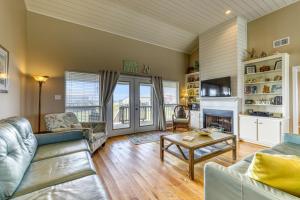 Dog-friendly seaside home with WiFi deck amazing views minutes from beach