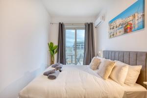 Stylish one bedroom penthouse with 2 sun terraces BFRA1-3