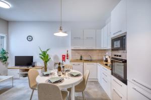 Stylish one bedroom penthouse with 2 sun terraces BFRA1-3