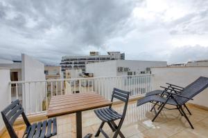 Stylish one bedroom penthouse with 2 sun terraces BFRA1-3