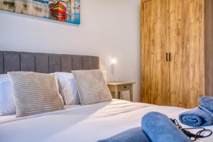 Stylish one bedroom penthouse with 2 sun terraces BFRA1-3