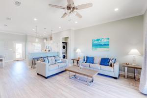 Dog-friendly home with Gulf views washer dryer & central AC