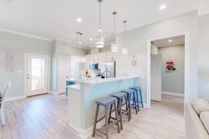 Dog-friendly home with Gulf views washer dryer & central AC