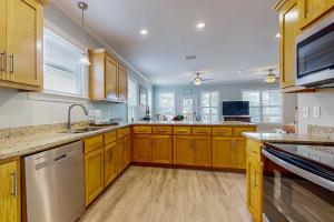 Beachview duplex with double lofts balcony W&D Wifi