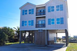 Waterfront home with private grill dock and washer & dryer