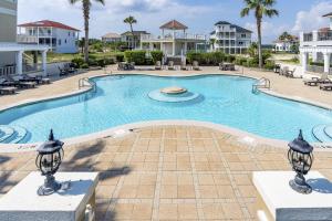 Dog-friendly home with beach access outdoor pool and tennis - gated community