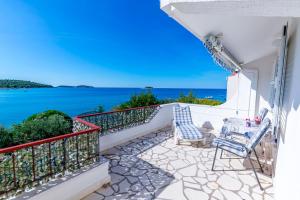 Beachfront Apartments Lozica