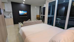 Luxury Studio Resort Pool Centara Avenue
