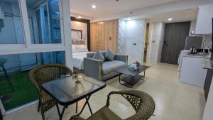 Luxury Studio Resort Pool Centara Avenue