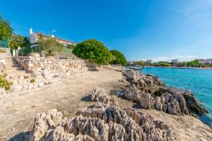 Beachfront Apartments Lozica