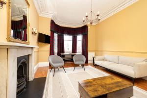 Stylish Southside Flat Near Old Town