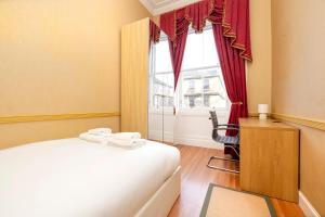 Stylish Southside Flat Near Old Town