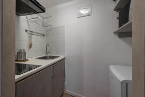 Santonofrio Apartments White&Silver