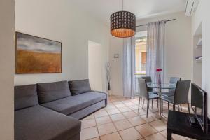 Santonofrio Apartments White&Silver