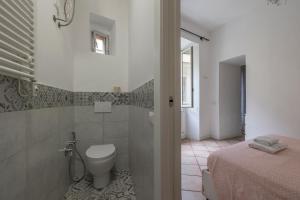 Santonofrio Apartments White&Silver