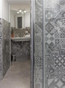 Santonofrio Apartments Silver e White