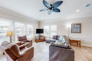 Wonderful home near the gulf with shared pool fishing pier easy beach access