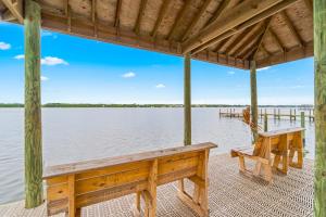 Wonderful home near the gulf with shared pool fishing pier easy beach access