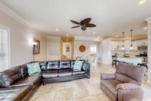 Wonderful home near the gulf with shared pool fishing pier easy beach access