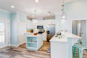 Amazing Gulf-front home on the beach with grill & washer dryer - dog-friendly