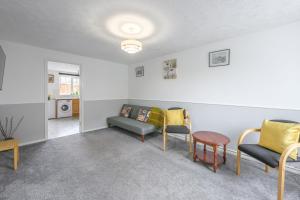 Host and Stay - The Rowton