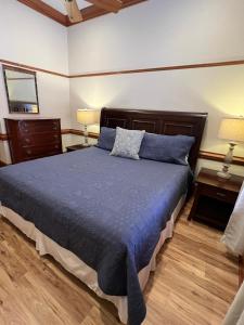 Historic Downtown Clock Tower View Condo-2 Bedroom