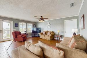 Bay-Facing Island Gem with Free WiFi AC Full Kitchen & Great Location - Dogs OK