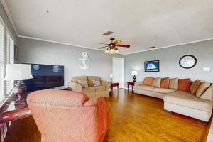 Bay-Facing Island Gem with Free WiFi AC Full Kitchen & Great Location - Dogs OK