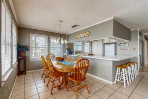 Dog-Friendly Bayfront Getaway with Two Kitchens Free WiFi & a Great Location