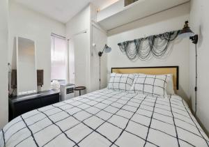 Three Bedroom Rental in Midtown West , June to Aug 90 days stay required