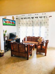 Tropical lake shade villa