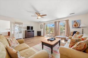 Queens Grant Villa on Golf Course w Shared Pool